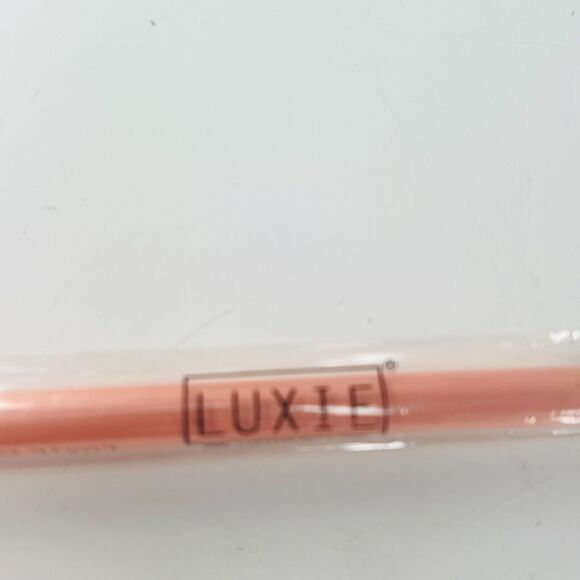 Luxie Small Tapered Blending 231 Eye Shadow MakeUp Brush Pink Rose Gold New - Picture 2 of 5